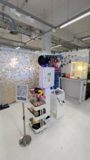 Aufbau zur Hochzeitsmesse ✅ Morgen sind wir auch noch für euch auf der @traudich_muenchen kommt vorbei und probiert unsere Fotobox BOB, unsere Audiogästebücher und Mini Telefonzelle aus ✌🏽❤️ #audiogästebuch #fotobox #fotoboxhochzeit #fotoboxmuenchen #fotoboxmieten #bridetobe